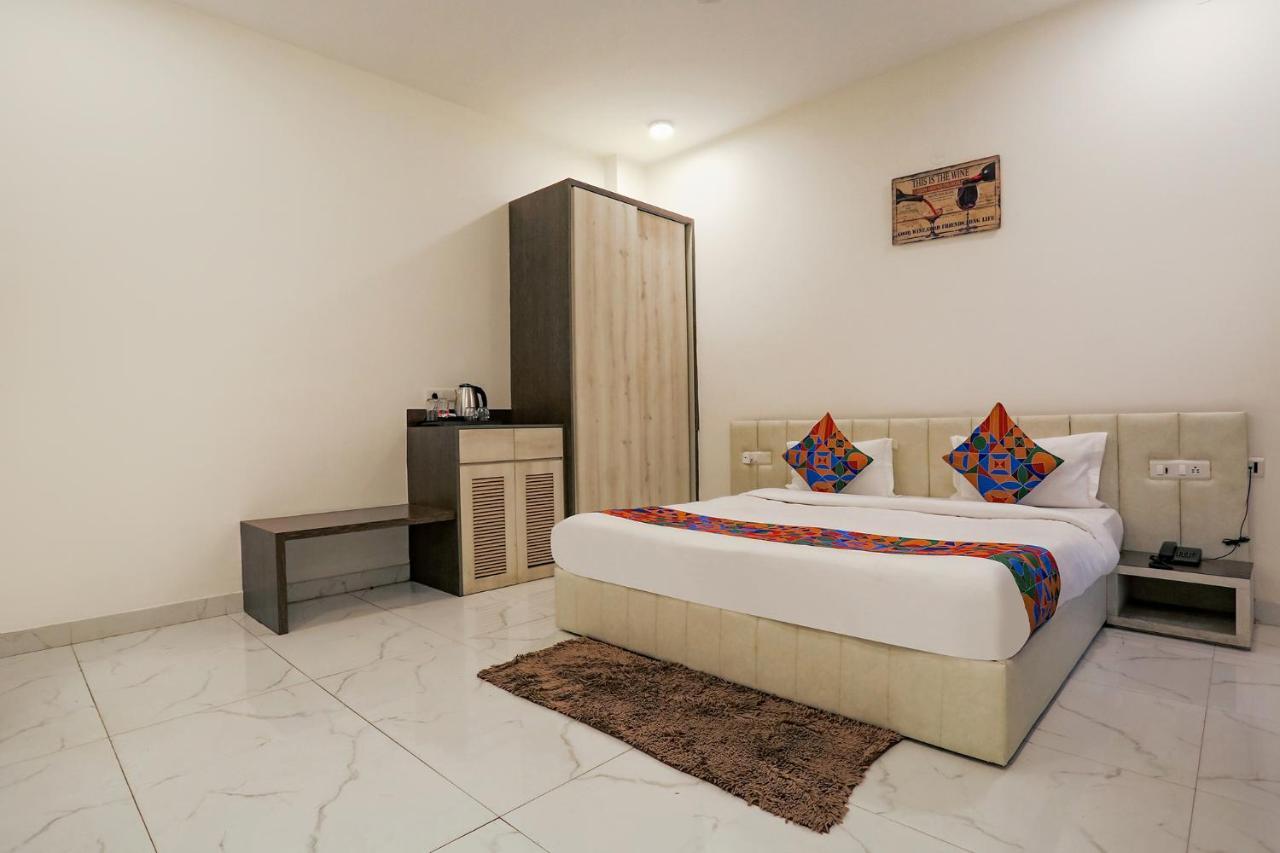גורגאון Fabhotel Ab Inn Huda City Center מראה חיצוני תמונה